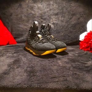 Boys Lebron 15 size 4y
